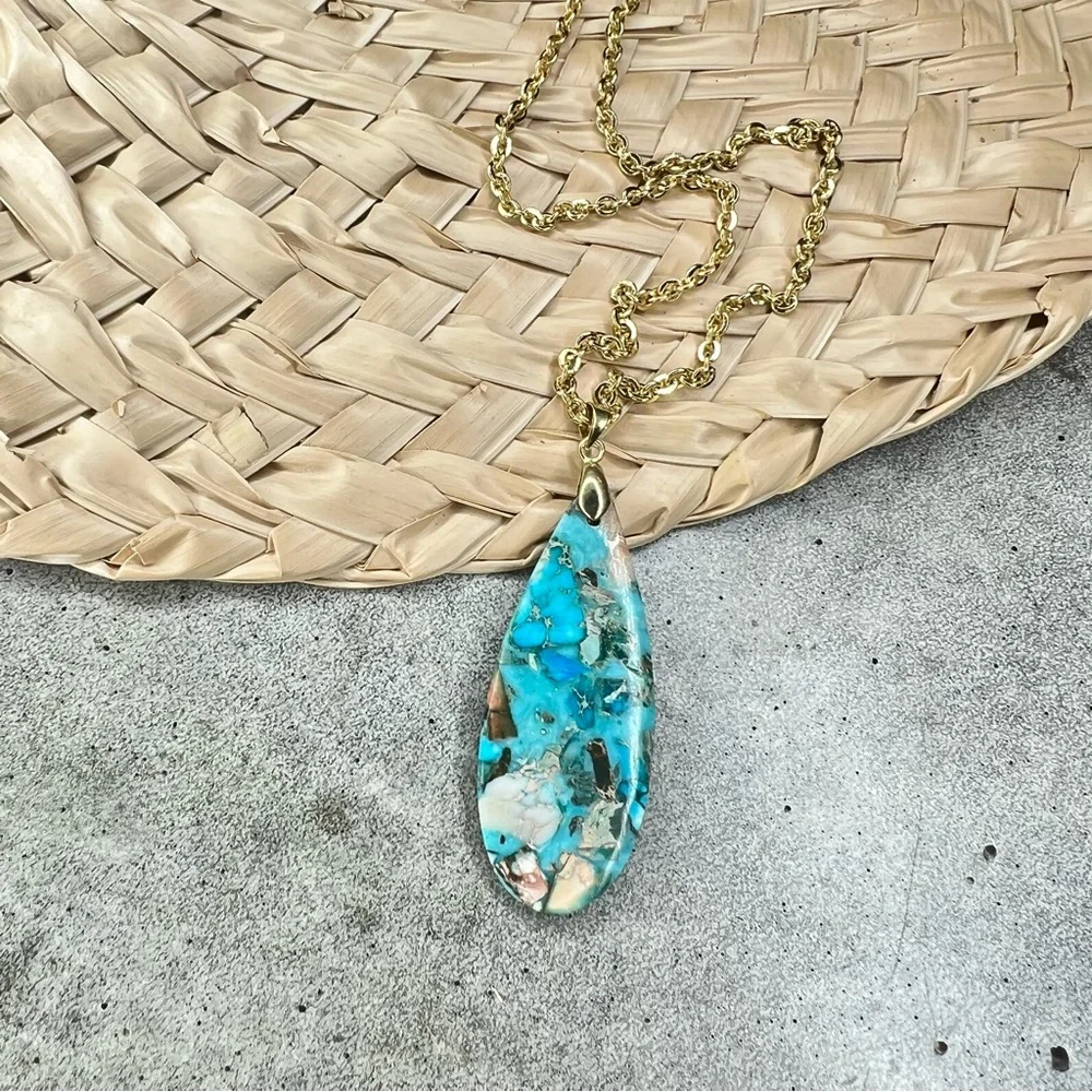 Natural stone necklace on gold tone chain - Picture 4 of 13